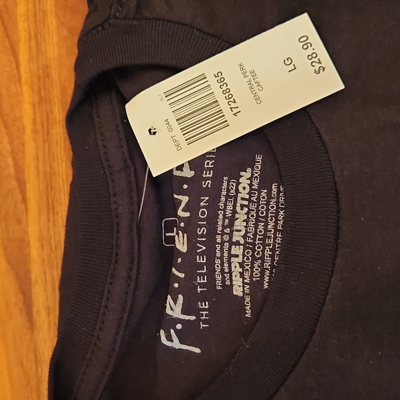 Friends Central Perk tee shirt (size large) NWT - Picture 4 of 4